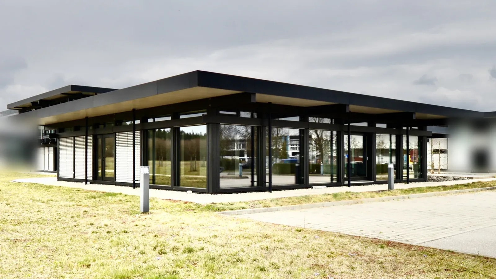 TRS1060BEA – Padiglione espositivo interamente vetrato.