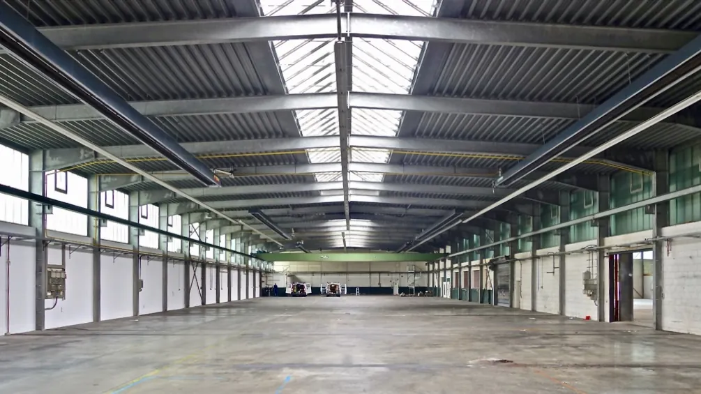 TRS2336CSC5 – Completamente sgomberato: il capannone alla consegna a Johann Thal – Bausatzhallen.