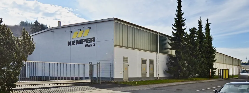 TRS2336CSC5 – Lato timpano nell’area dello stabilimento – il capannone prima della presa in carico.