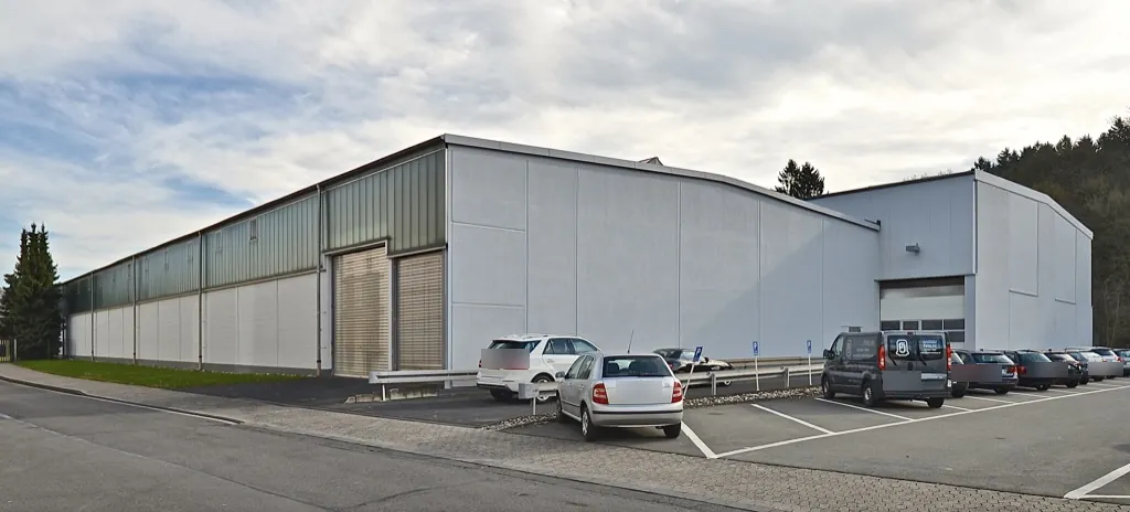 TRS2336CSC5 – Il capannone in esercizio: magazzino e capannone logistico nel sito originario.