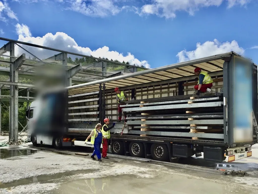 TRS2336CSC5 – Mezze travi IPE 450 fissate a strati con distanziatori in legno.