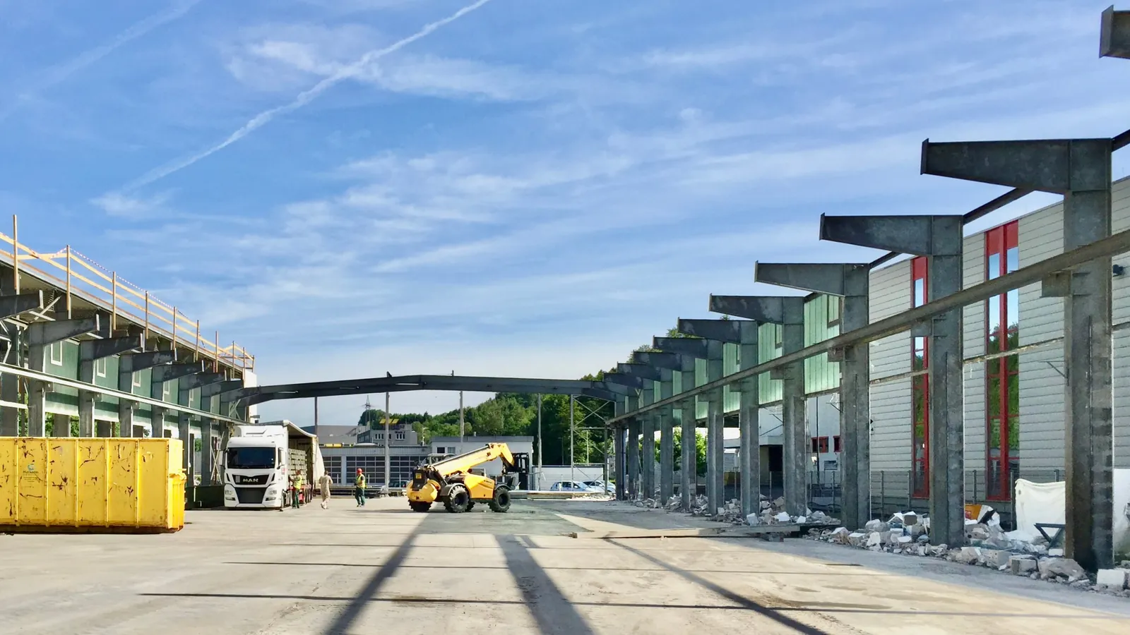 TRS2336CSC5 – Carico sulla superficie sgombra del capannone.