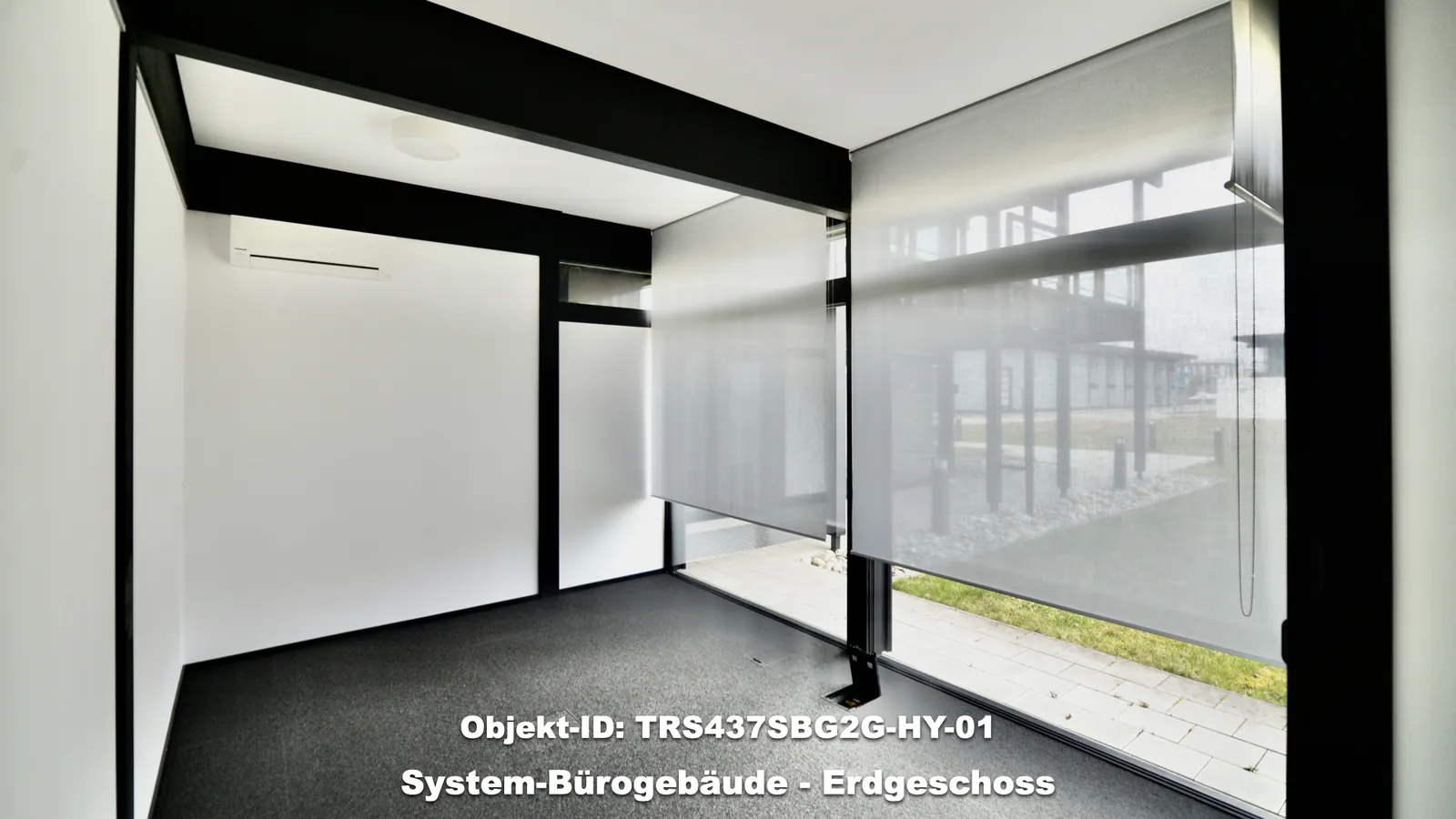 TRS437SBG2G – Ufficio con vetrata a tutta altezza e screen.