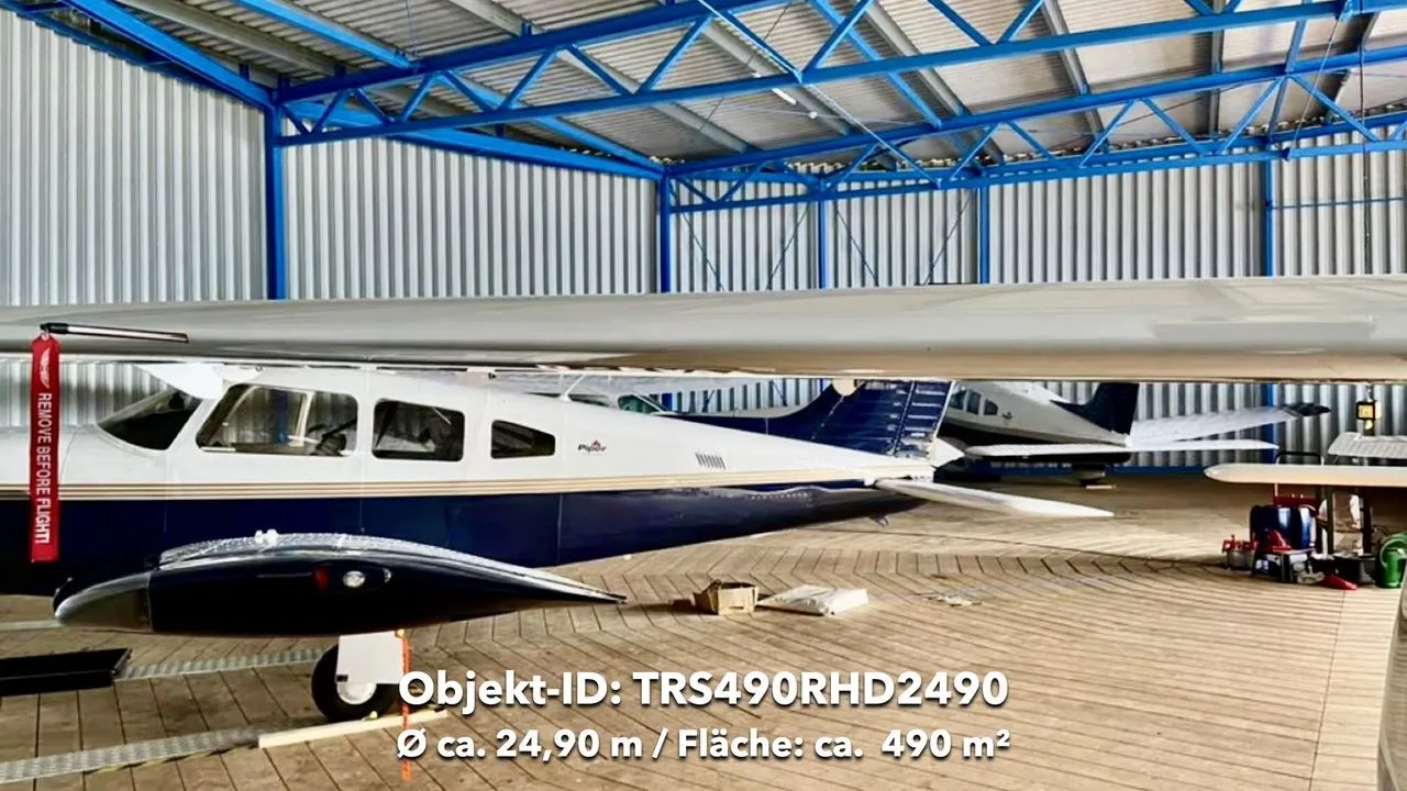 TRS490RHD2490 – Touring aircraft nested to save space: low-wing and high-wing aircraft stand on the turntable with overlapping wings.