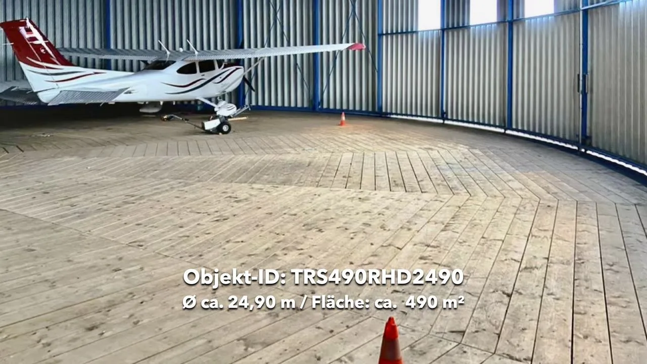 TRS490RHD2490 – Finished spruce decking in a herringbone pattern.